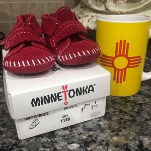 NWT Minnetonka Baby Moccasins